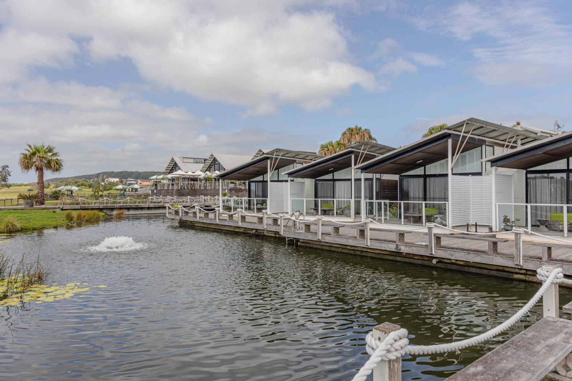 Caves Coastal Bar & Bungalows Caves Beach Exterior photo