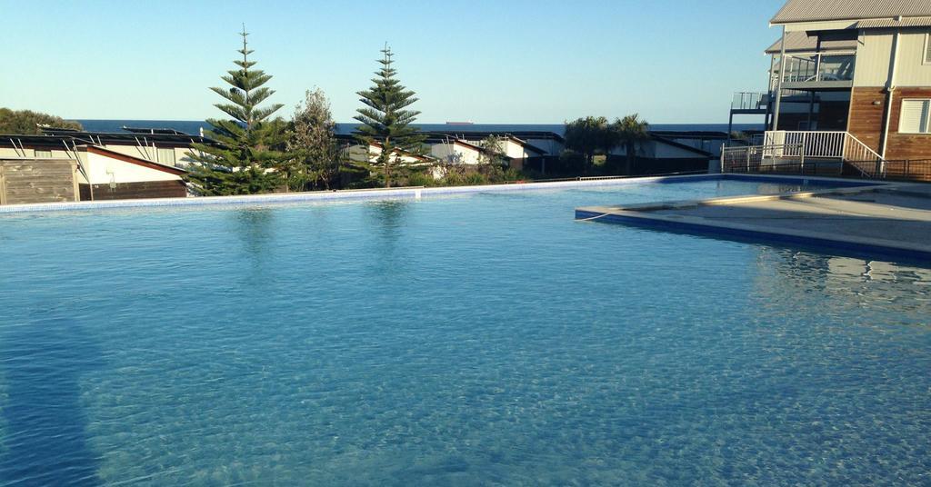 Caves Coastal Bar & Bungalows Caves Beach Exterior photo