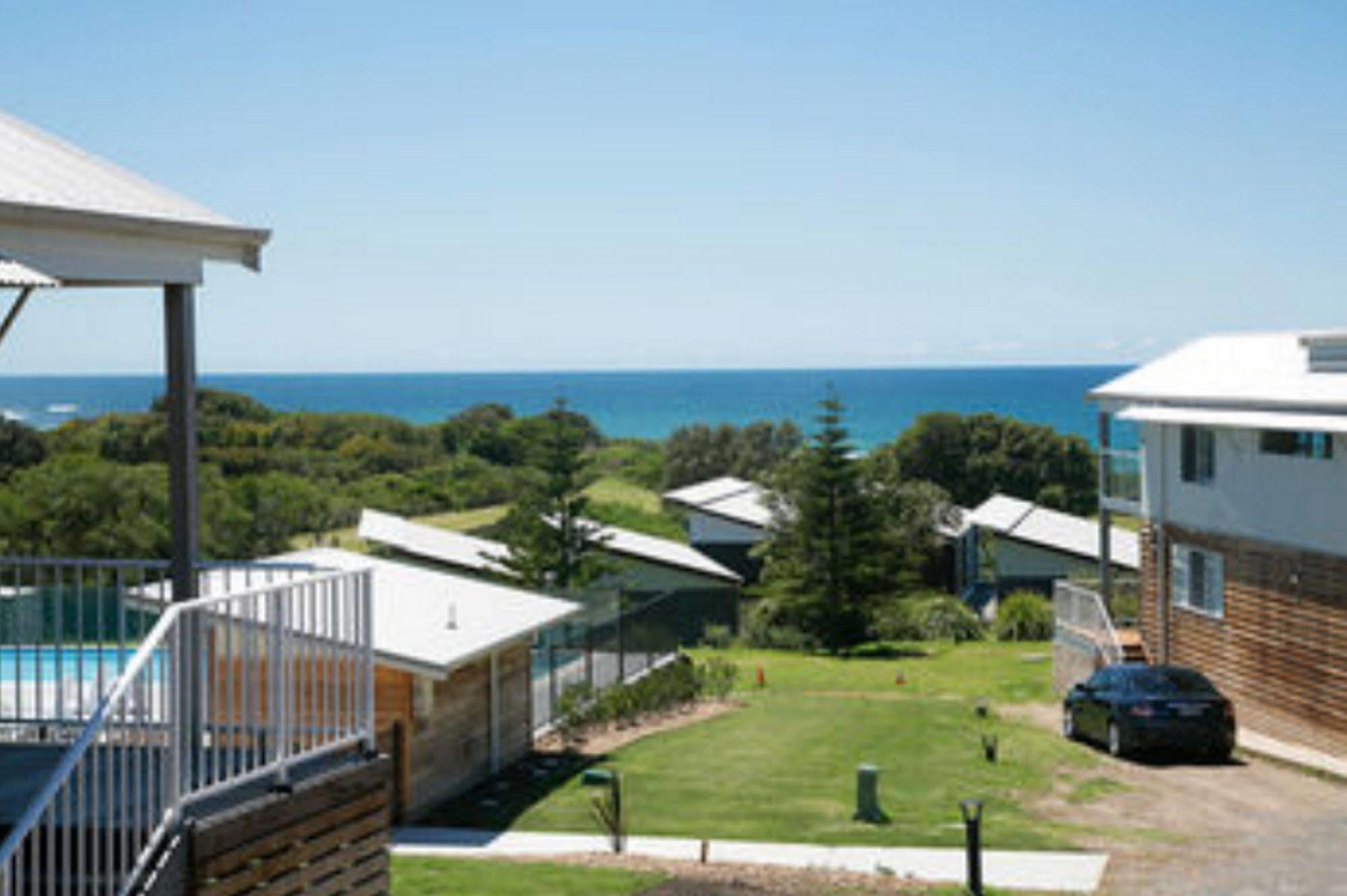 Caves Coastal Bar & Bungalows Caves Beach Exterior photo
