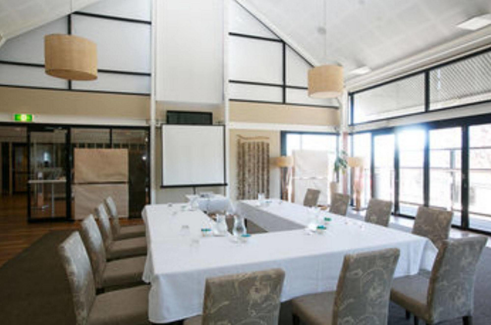 Caves Coastal Bar & Bungalows Caves Beach Exterior photo