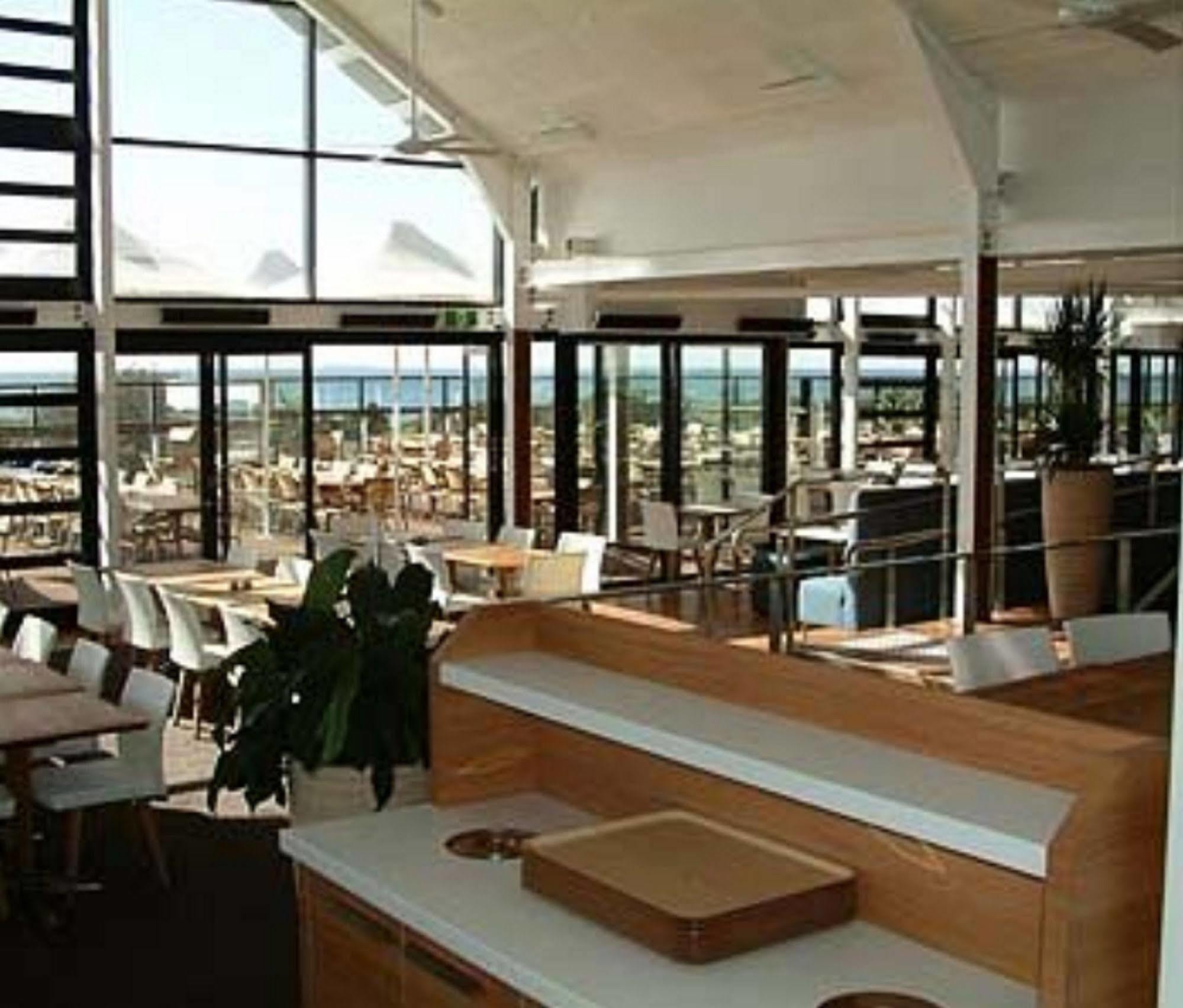 Caves Coastal Bar & Bungalows Caves Beach Exterior photo