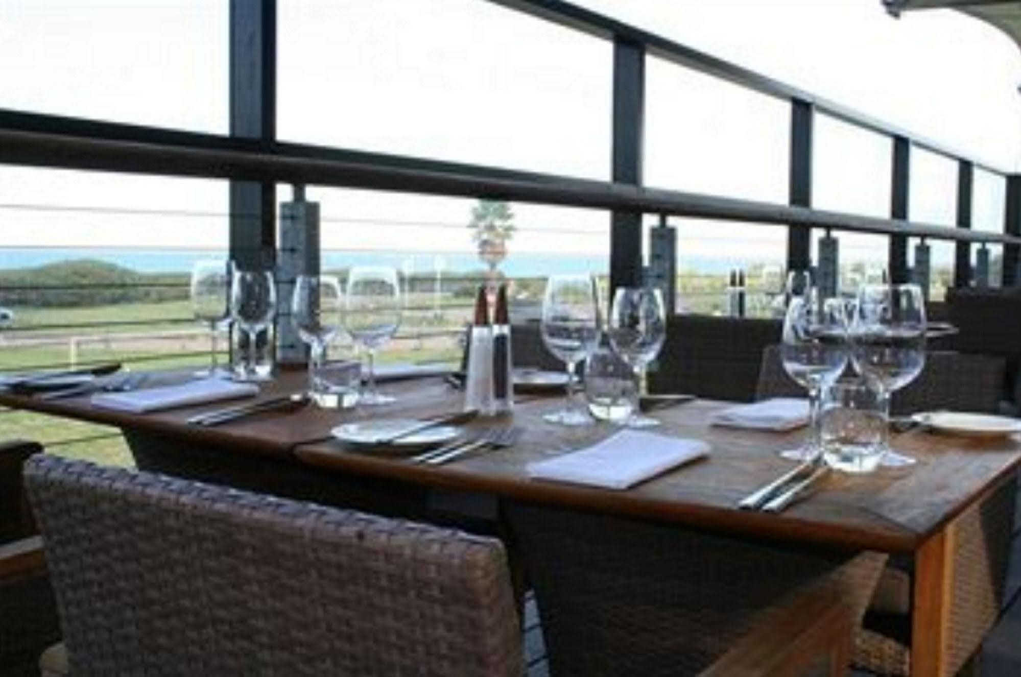 Caves Coastal Bar & Bungalows Caves Beach Exterior photo