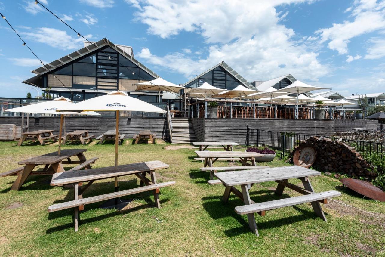 Caves Coastal Bar & Bungalows Caves Beach Exterior photo